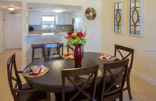 Sand Key Condominio | Espectacular frente al golfo totalmente renovado 2B / 2B en Sand Key, Clearwater Beach, FL