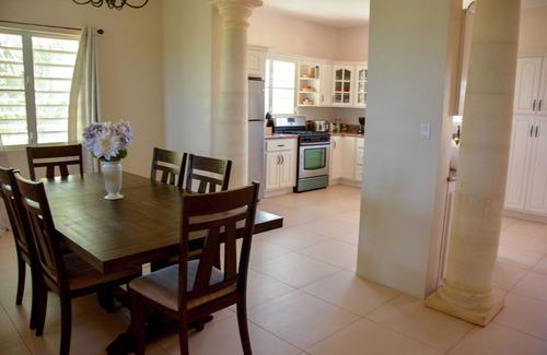 Blowing Point Casa | Spectacular home - 5 mins walk to beach, modern, comfortable, clean and spacious
