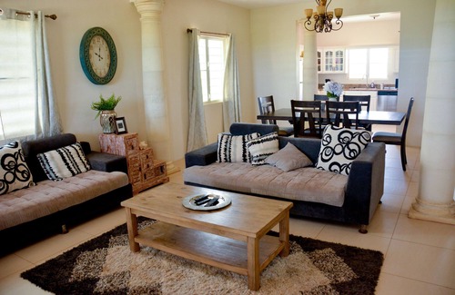Blowing Point Casa | Spectacular home - 5 mins walk to beach, modern, comfortable, clean and spacious