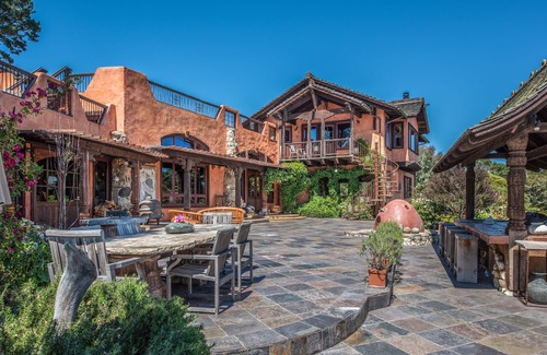 Jack's Peak Casa | Hacienda Aguajito: Finca cerrada con vista al mar en 11 acres exóticos en Carmel