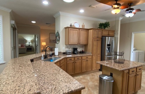 Hadley Casa | Spectacular Hot Tub w/ Pool Home on Beautiful Golf Course View,BBQ, & WiFi!