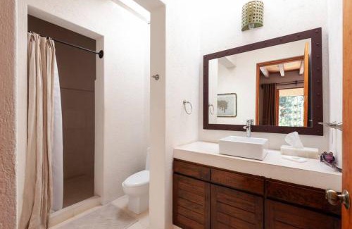 Valle de Bravo Casa | Spectacular House with Jacuzzi and Huge Garden