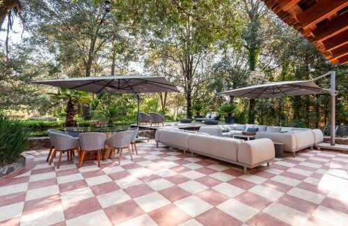 Valle de Bravo Casa | Spectacular House with Jacuzzi and Huge Garden