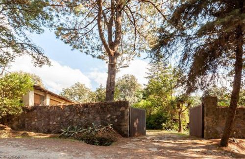 Valle de Bravo Casa | Spectacular House with Jacuzzi and Huge Garden