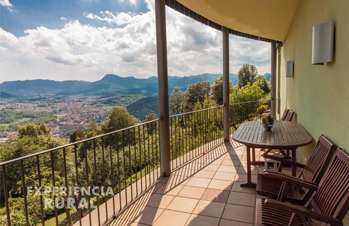 Sant Joan les Fonts Casa | Espectacular casa con enorme jardín, piscina panorámica y vistas de ensueño.
