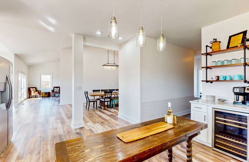 Livingston Casa | Spectacular Lake Anna escape w/ private dock, deck & sunrise view & dog-friendly
