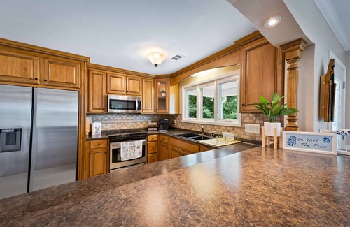 Guntersville Casa | Spectacular Lake Views ~ Minutes from Everything ~ Family Sized