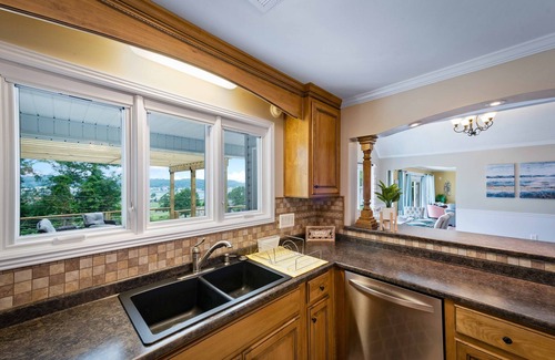 Guntersville Casa | Spectacular Lake Views ~ Minutes from Everything ~ Family Sized