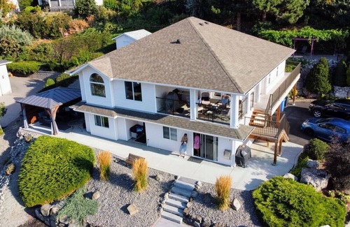 Central Okanagan Casa | Vistas espectaculares al lago: ideal para parejas y familias