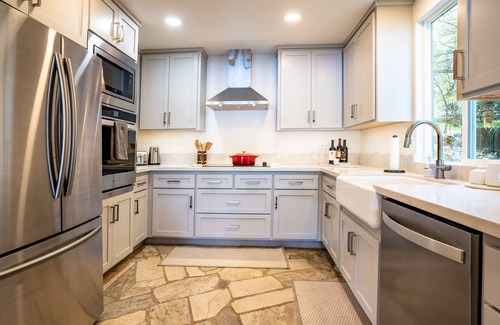 Wishon Cabina | Bass Lake, Espectacular Vista / Lakeside Home con Muelle, Playa