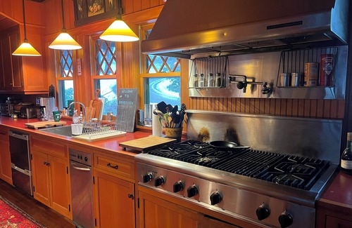 Wolfeboro Casa | Spectacular Lakefront Estate on Winter Harbor