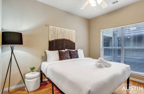 West Campus Apartamento | Spectacular Location West Campus Apt for 8 plus Loft