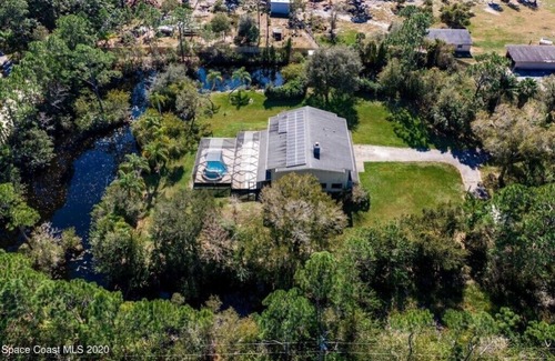 Interchange Square Casa | Spectacular Lodge (Pool, Spa, Pond, Acreage) Home in Beautiful Sunshine State