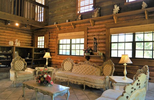 Interchange Square Casa | Spectacular Lodge (Pool, Spa, Pond, Acreage) Home in Beautiful Sunshine State