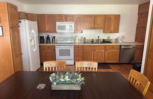 Marlboro Apartamento | Spectacular Log Home Estate North Wing Apt
