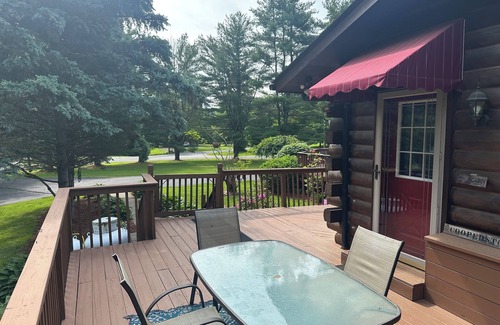 Marlboro Apartamento | Spectacular Log Home Estate North Wing Apt