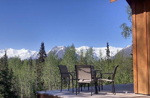 McCarthy Casa | Spectacular mountain and glacier views at Donaho House.