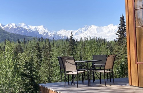 McCarthy Casa | Spectacular mountain and glacier views at Donaho House.