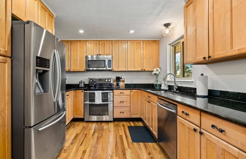 Littleton Casa | Spectacular Mountain View in Centennial - minutes from shopping and restaurants!