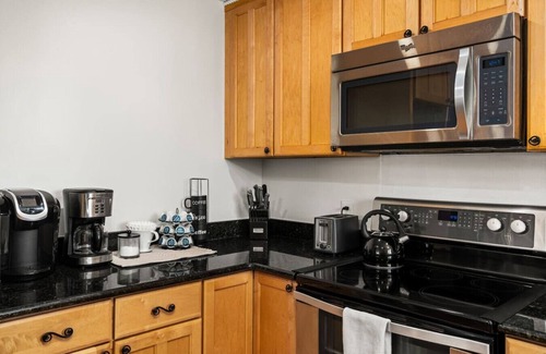 Littleton Casa | Spectacular Mountain View in Centennial - minutes from shopping and restaurants!