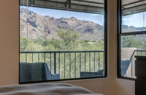 Tucson Condominio | Spectacular Mountain View! Private Second Floor, Two Bedroom, two bath Condo