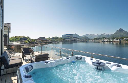 Svolvaer Casa | Spectacular mountain views with fireplace and jacuzzi