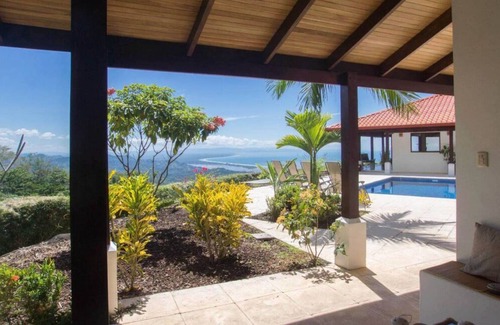 Ojochal Casa | Spectacular Ocean and Mountain Views in the hills above Ojochal
