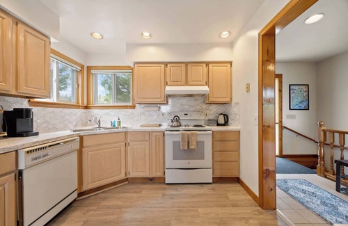 Marlboro Casa | Spectacular Ocean View/Spacious 3BR/Firepit/Decks