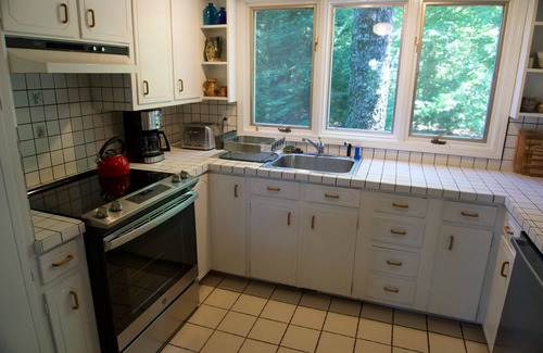 Brevard Casa | Spectacular panoramic mountain views! 3 king suites, hike, bike, swim, paddle