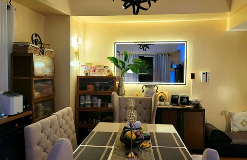 Bagumbayan Condominio | Spectacular Penthouse with Balcony @ Eastwood Mall