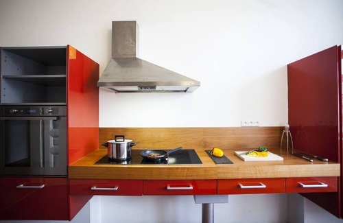 Andel Apartamento | Spectacular Riverview apartment