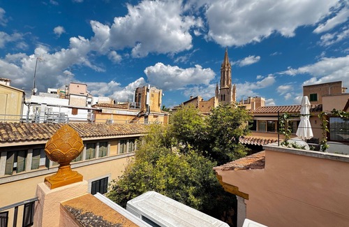 Monti-Sion Casa | Spectacular rooftop with cathedral views and BBQ