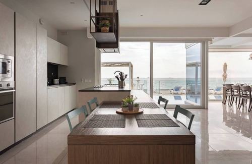 Marsaskala Villa | ¡Una espectacular villa contemporánea a estrenar situada justo frente al mar!