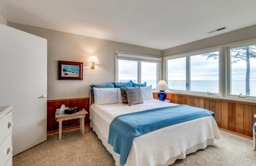 Seaside Casa | Spectacular Seaside Surf-View Home