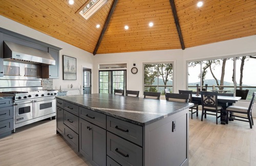Big Canoe Casa | Spectacular Spacious Big Canoe Mountain Retreat with Amazing Views and Hot tub