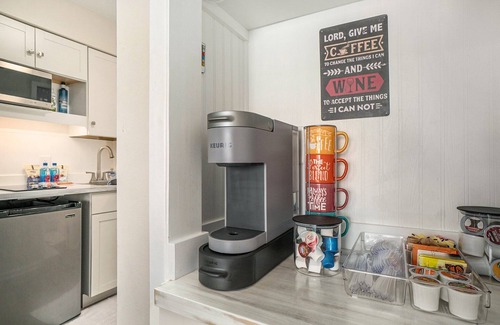 Acme Condominio | ☀ Spectacular Sunset Views Studio Condo @ The Shores 5587