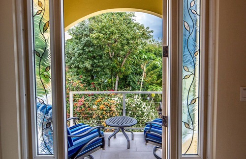 Estate Bethany Villa | Espectaculares puestas de sol y vistas al mar en la nueva villa de 2 niveles y terraza en la azotea