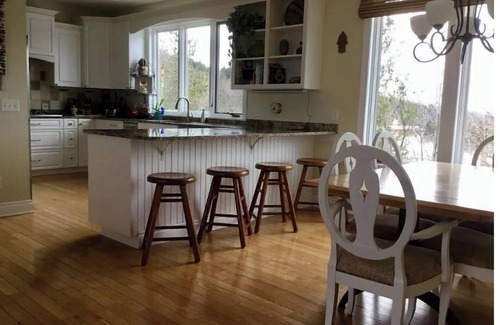 Suttons Bay Casa | Spectacular Up-North Retreat!