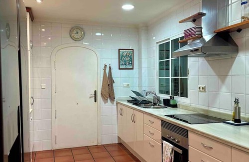 Arenales del Sol Villa | Espectacular Villa en zona de playa!