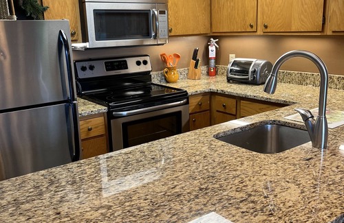 Pittman Center Condominio | Spectacular view, 2 BR, pool, hot tub, sauna, 15 mins to Gatlinburg