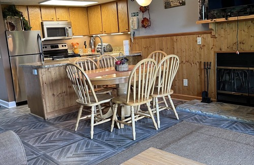 Pittman Center Condominio | Spectacular view, 2 BR, pool, hot tub, sauna, 15 mins to Gatlinburg