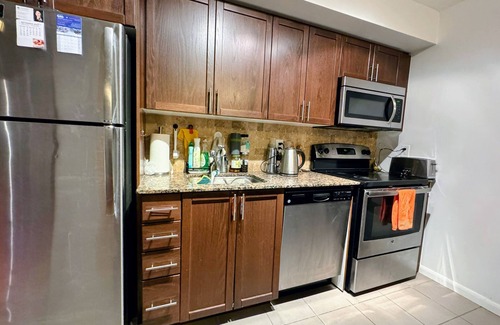 Lawrence Heights Condominio | Spectacular View Cozy 2-Bed Condo