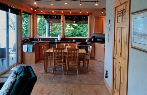 Hoodsport Casa | Spectacular Views from every room Right on the Lake with Dock & Kayaks