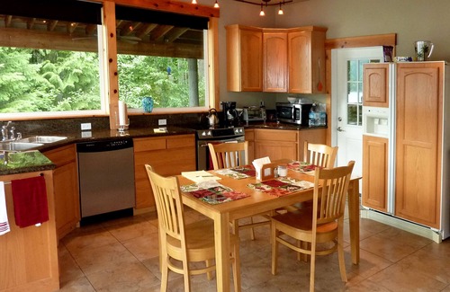 Hoodsport Casa | Spectacular Views from every room Right on the Lake with Dock & Kayaks