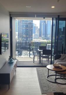 South Brisbane Apartamento | Spectacular views, king bd plus single bed & parking
