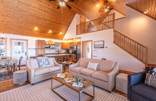 Bryson City Cabina | Spectacular views minutes from Bryson City, fire pit and brand new hot tub!