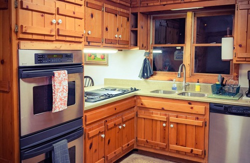Menlo Cabina | ¡Vista espectacular! Privado 3 Bd / 2 Ba en Lookout Mt, Lrg Hot Tub, FP, Pets Ok!