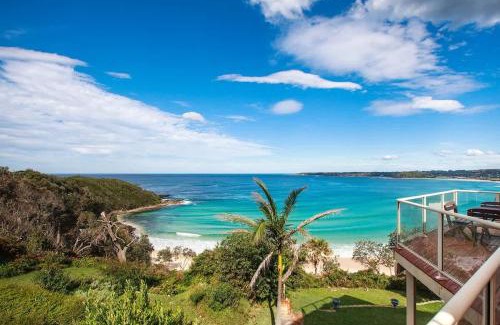 Mollymook Beach Casa | Spectacular Views - steps from Mollymook Beach