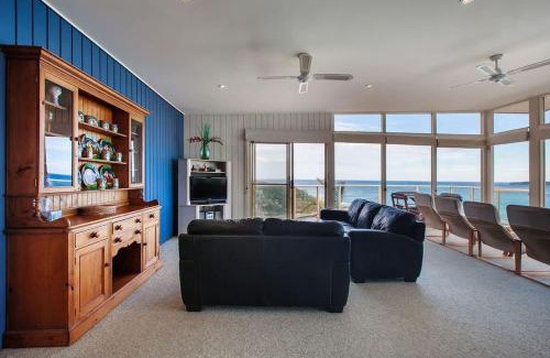 Mollymook Beach Casa | Spectacular Views - steps from Mollymook Beach