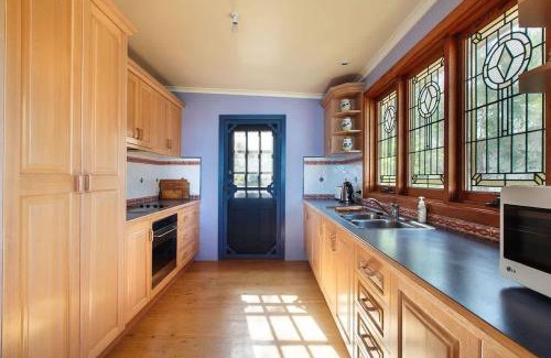 Mollymook Beach Casa | Spectacular Views - steps from Mollymook Beach